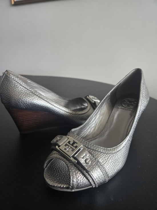 Tory Burch Shoes - Tory Burch Silver Metallic Leather Peep Toe Wedges Size 7